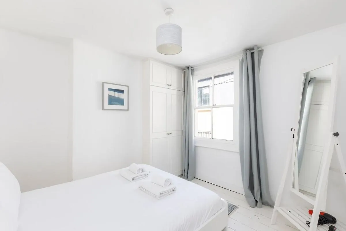 Central Quiet Cottage Walk To Shops, Bars & Beach Brighton 0*,  United Kingdom