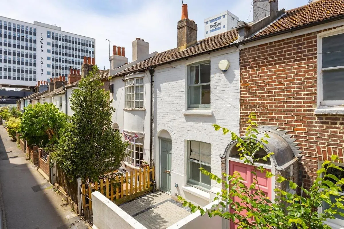 Holiday home Central Quiet Cottage Walk To Shops, Bars & Beach Brighton