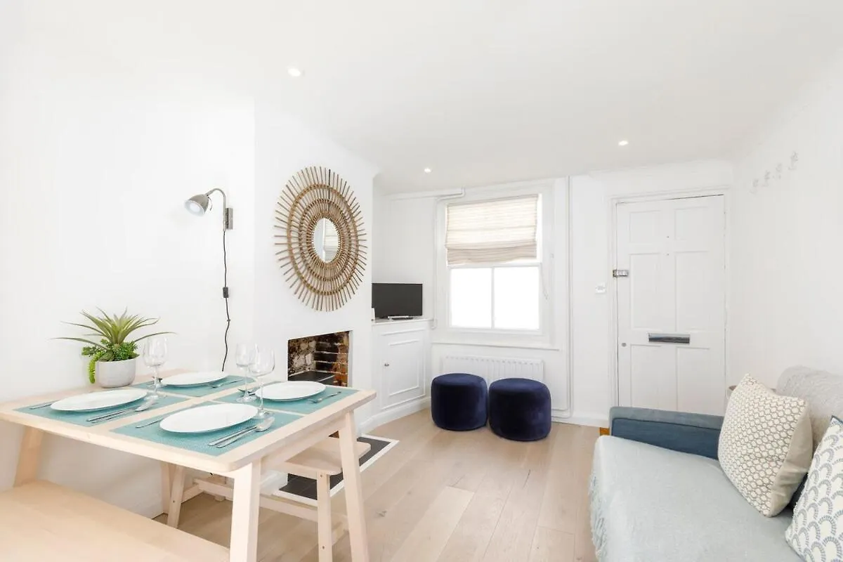 Holiday home Central Quiet Cottage Walk To Shops, Bars & Beach Brighton United Kingdom